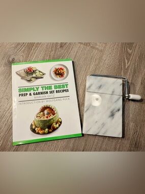 Marble-Pattern Manual Food Peeler - White Marble Finish